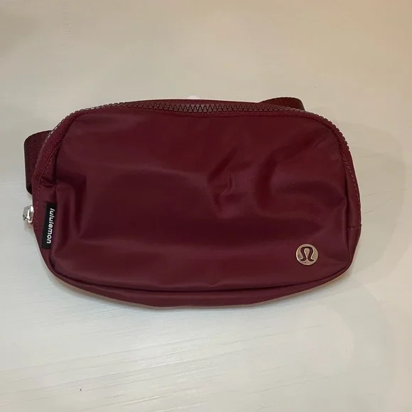 Lululemon Everywhere Belt Bag - Red Merlot - Picture 4 of 6